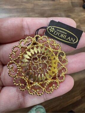 DORLAN Gold Filigree Floral Brooch - Gold